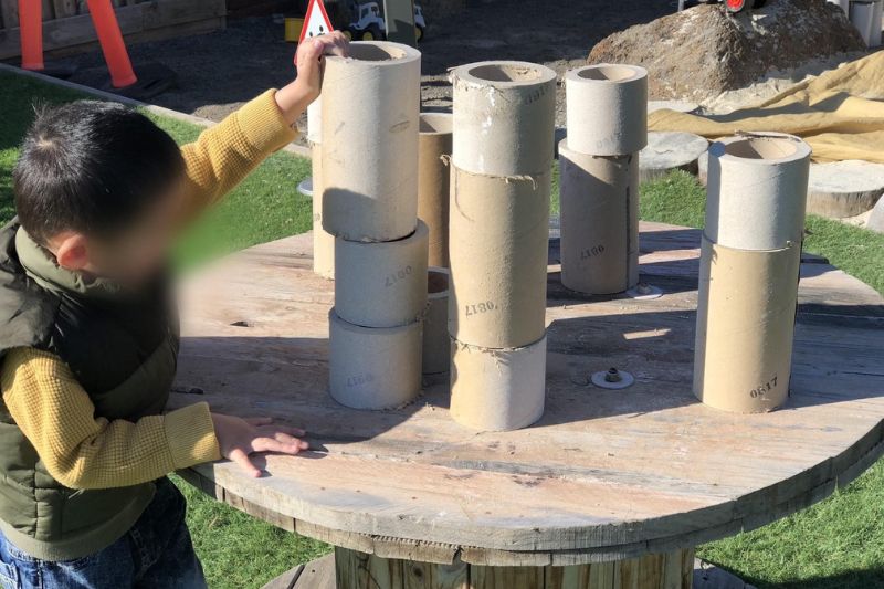 Kids building DIY toys from recyclable materials